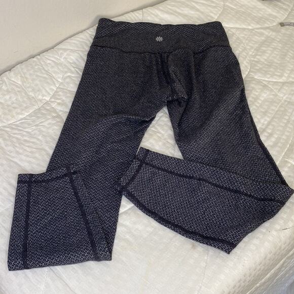 Athleta Crop Leggings XS. See Video - Picture 1 of 11
